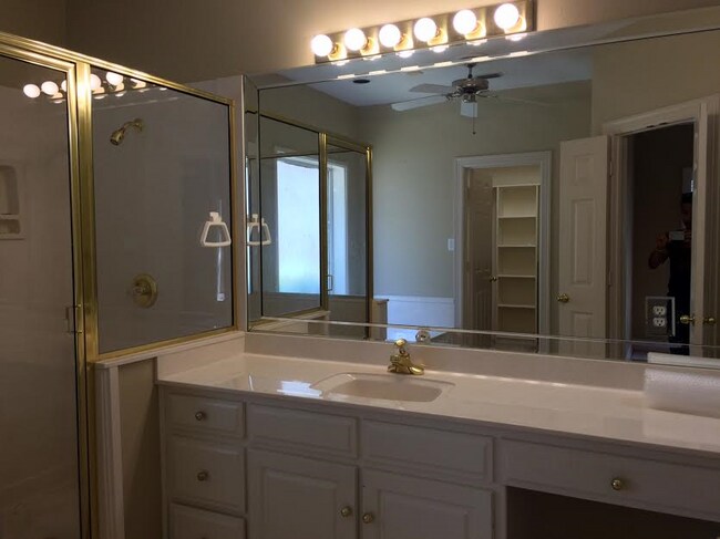 Foto del edificio - 1416 Walter St