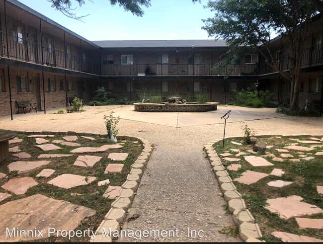 Foto del edificio - 2 br, 1 bath Apartment - 1031 N Sunmer St