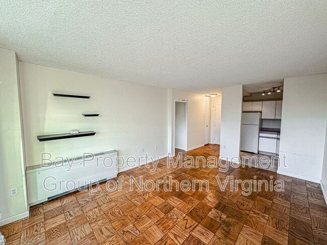 Building Photo - 1225 Martha Custis Dr