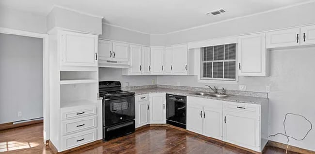 Building Photo - 1723 Sequoia Dr