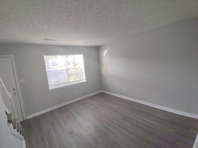 Foto del edificio - 4 Ferguson Dr