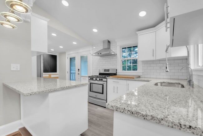 Foto del edificio - 4103 Crittenden St