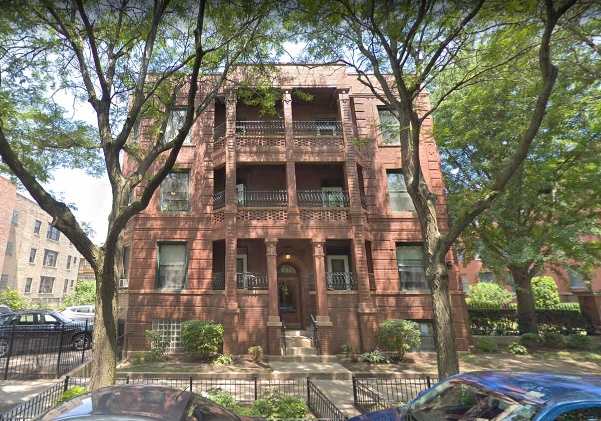 Primary Photo - 836 W Lakeside Pl
