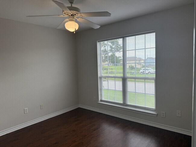 Building Photo - 4039 Southern Trace Dr