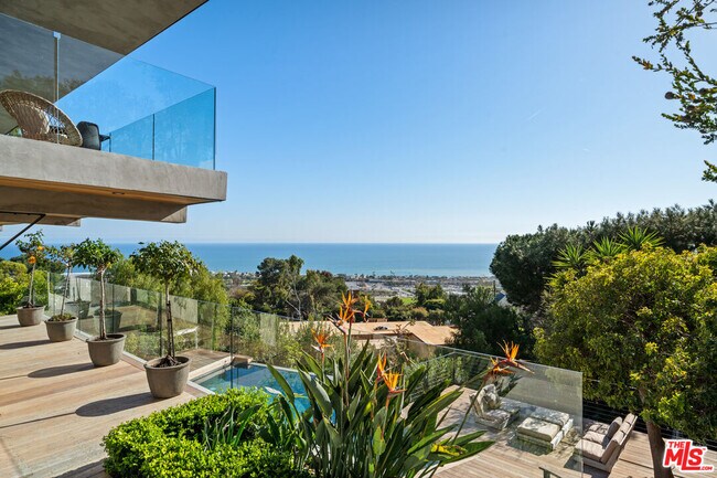 Foto del edificio - 23812 Malibu Crest Dr