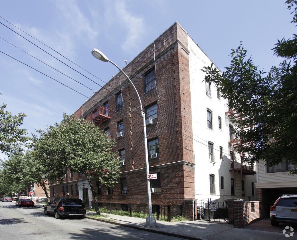 Building Photo - 41-71 Denman St