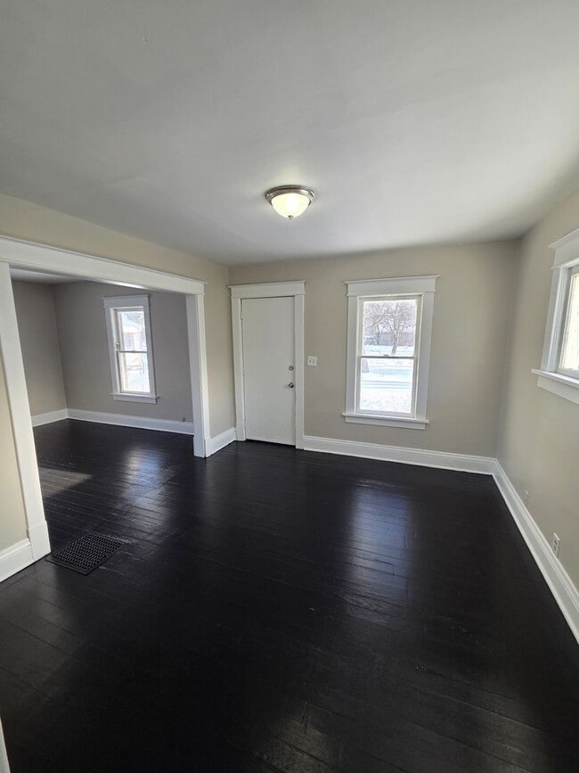 Building Photo - 2 bedroom, 1 bath house