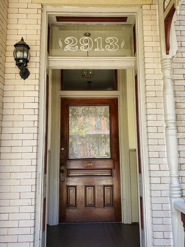 Foto del edificio - Spacious 2-Story Home In Historic Church H...