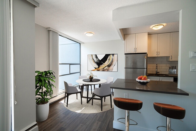 Building Photo - 151 Keith Rd E