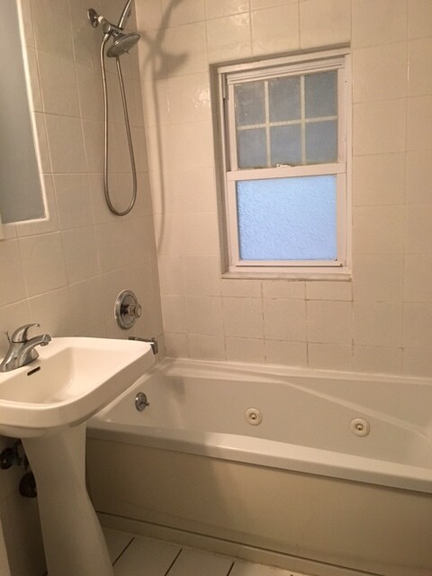 Full Bath with Jetted Tub - 46 Garden Pl