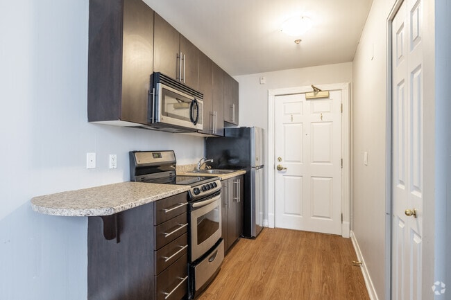 Studio, 1BA - Kitchen - Sandy Hill Apartments