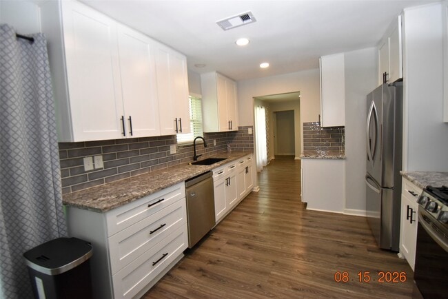 Building Photo - 15711 Blackhawk Blvd