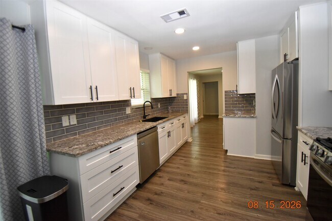 Foto del edificio - 15711 Blackhawk Blvd