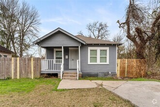 Building Photo - 3722 Seabrook St