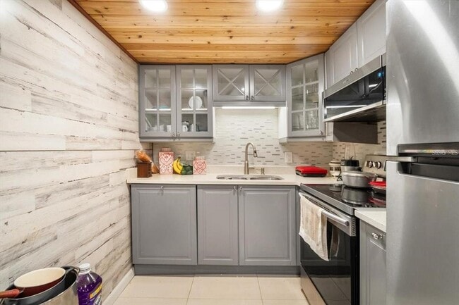 Foto del edificio - 801 Russell Ln