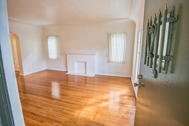 Foto del edificio - 330 N Genesee Ave