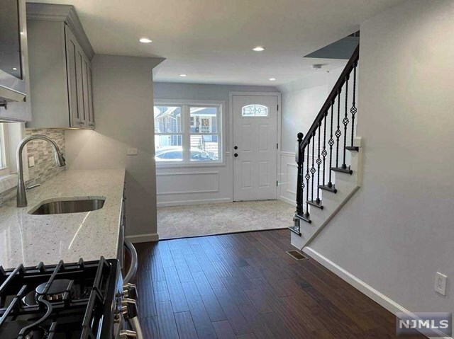 Building Photo - 531 Saddle River Rd
