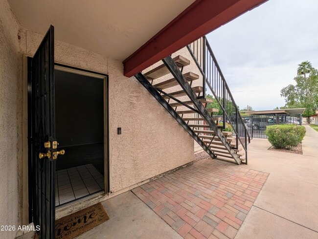 Building Photo - 4211 E Palm Ln