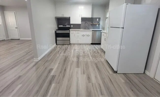 Foto del edificio - 402 Barth Ave