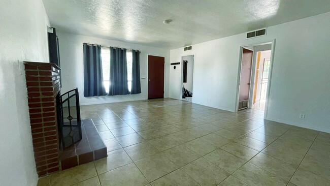 Living Room - 961 N Fruit Ave