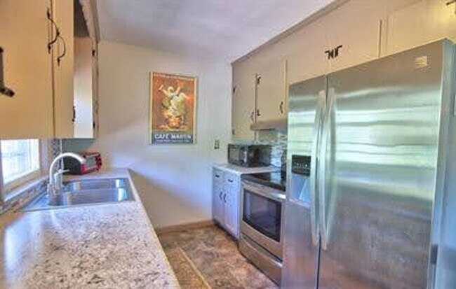 Foto del edificio - 4 Bedroom Home in Lynchburg