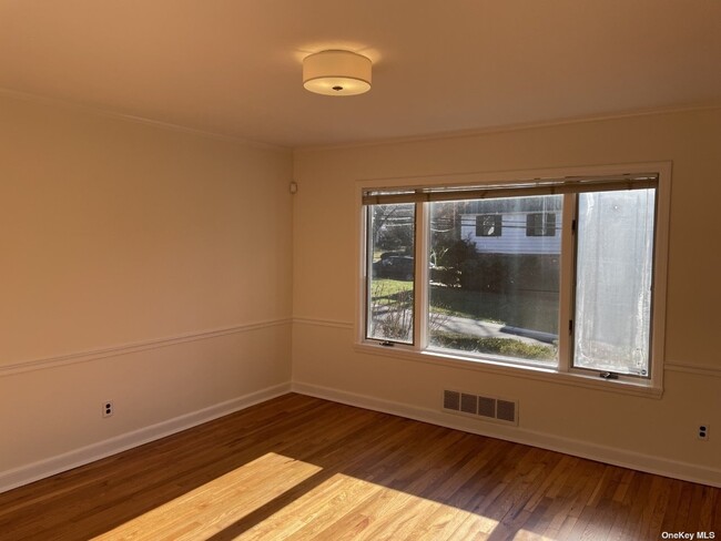 Building Photo - 1 The Beachway