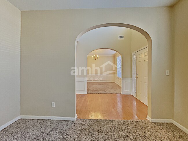 Building Photo - 3234 Ashwood Grove Park