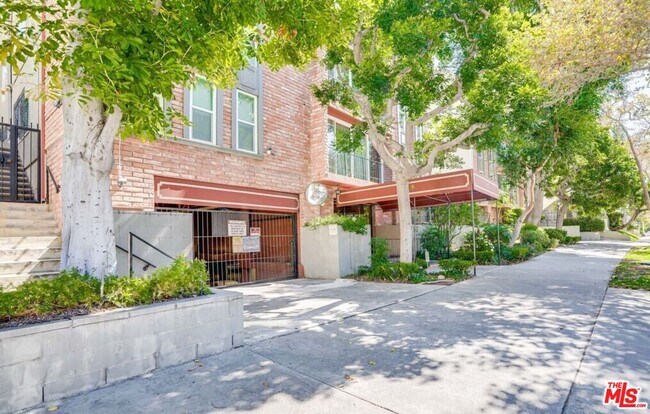 Foto del edificio - 532 N Rossmore Ave