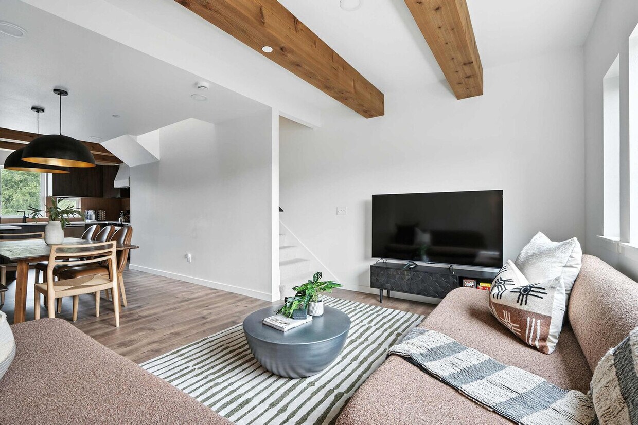 Foto principal - 925 NE 23rd Ave