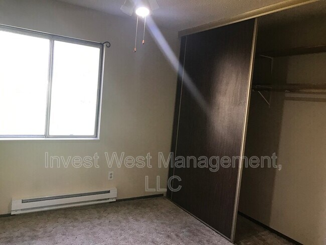 Building Photo - 2720 SE 138th Ave