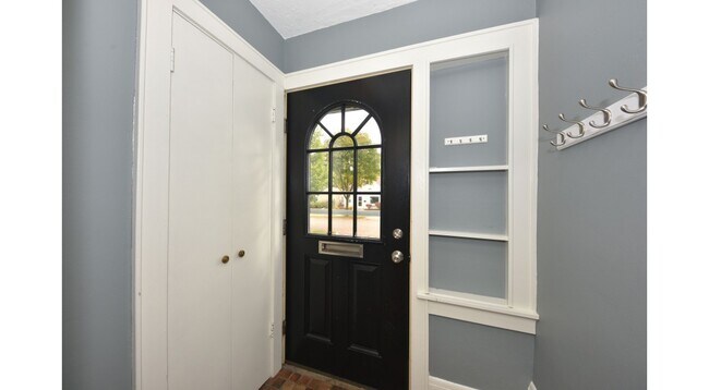 Entry - 5855 N Shoreland Ave