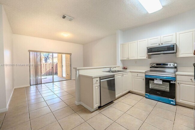 Foto del edificio - 8117 NW 199th Terrace