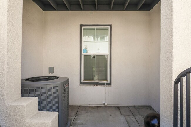Building Photo - 1625 Filaree Dr