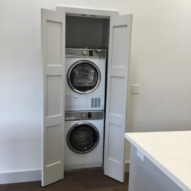 Washer/Dryer - 503 Capitola Ave