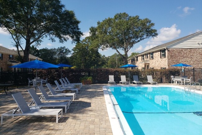 Piscina - Eastwood Oaks Apartments