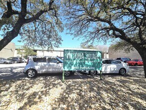 Building Photo - 2600 Penny Ln