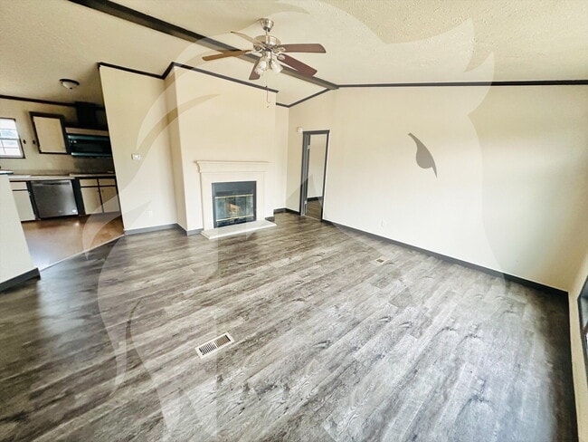 Building Photo - "Spacious 4-Bedroom Retreat with 2 Full Baths in Woodward, OK – Your Perfect Home-Away-From-Home!"