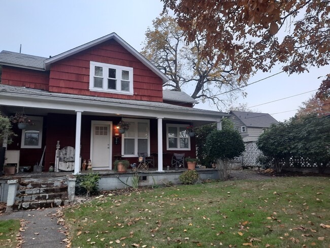 Building - 602 E McLoughlin Blvd