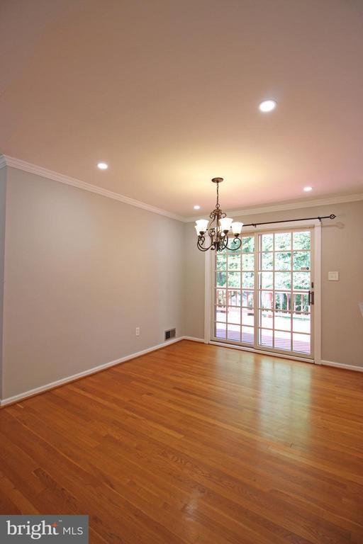 Building Photo - 102 Yeonas Dr SE