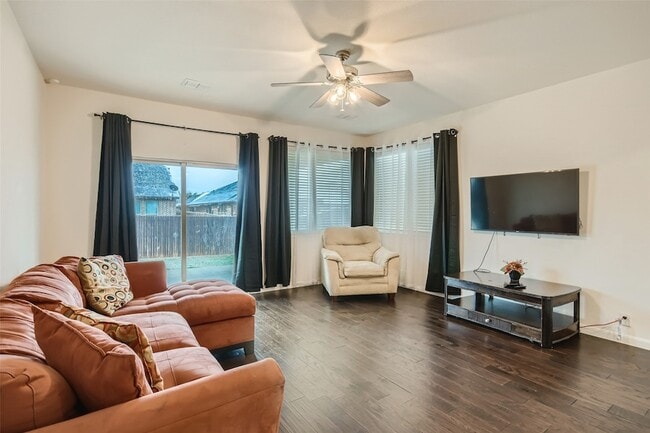 Foto del edificio - 805 Woodmark Dr