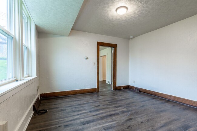 Foto del edificio - 466 Hays Ave