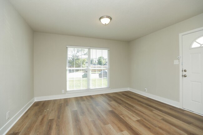 Foto del edificio - 631 Edgebrook Dr