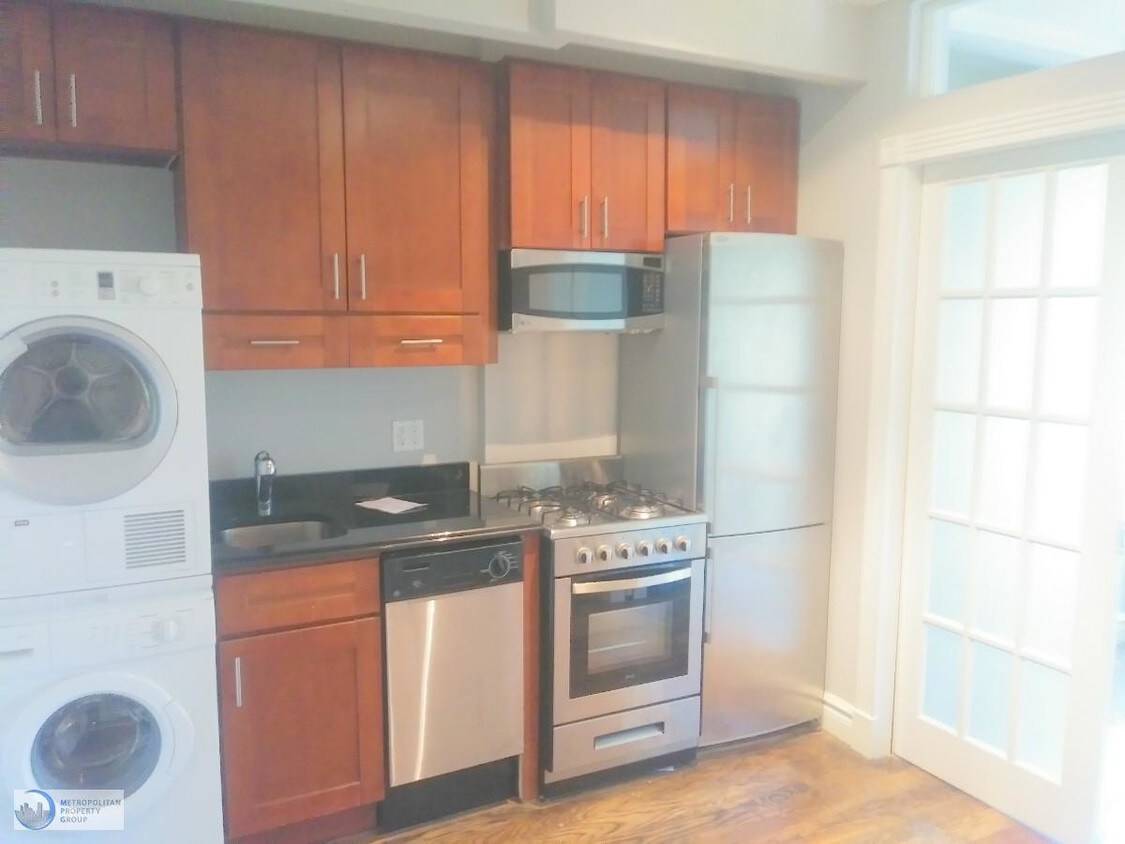 Foto principal - 330 W 19th St