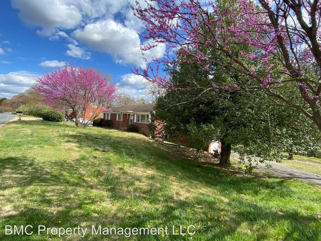 Building Photo - 3 br, 1.5 bath House - 1426 5th Street Ext.