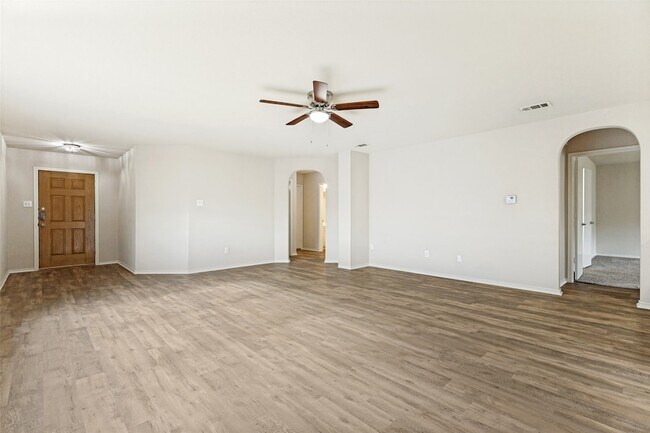 Foto del edificio - 556 Winbridge Ln