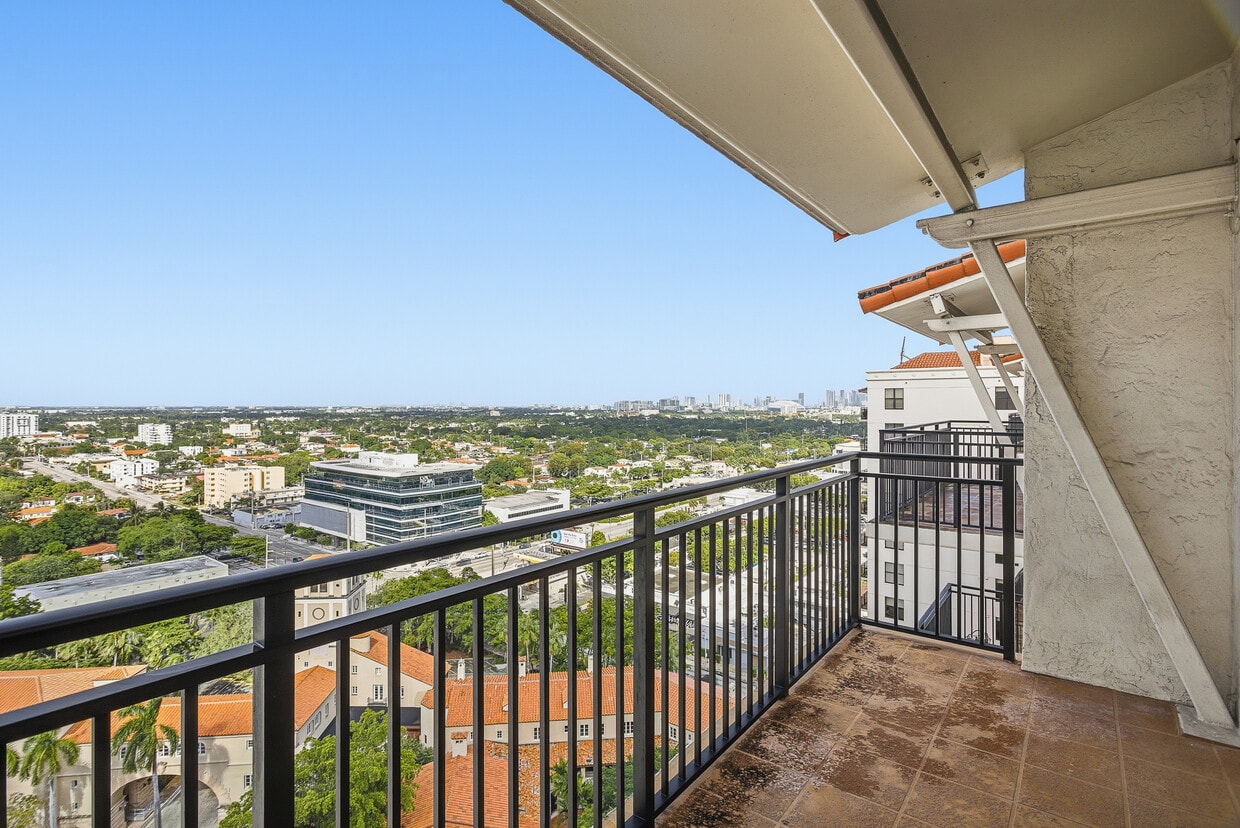 Foto principal - 888 S Douglas Rd