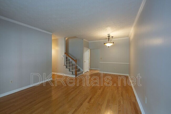 Building Photo - 2680 Pine Tree Rd NE
