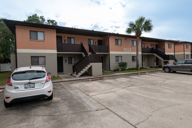 Foto del edificio - 1604 University Ln