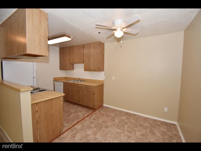 Building Photo - 320 Pomelo Dr