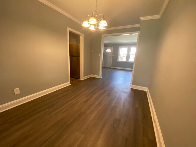 Foto del edificio - 3 bed, 1 bath | $1500 | 5208 Craig Ave Bal...